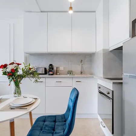 Elegant Avec Balcon Proche Et Tramway Apartment